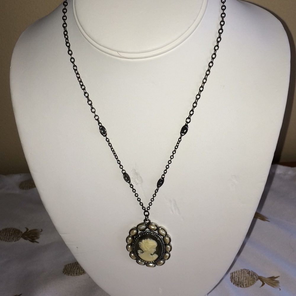 Cameo Necklace‎